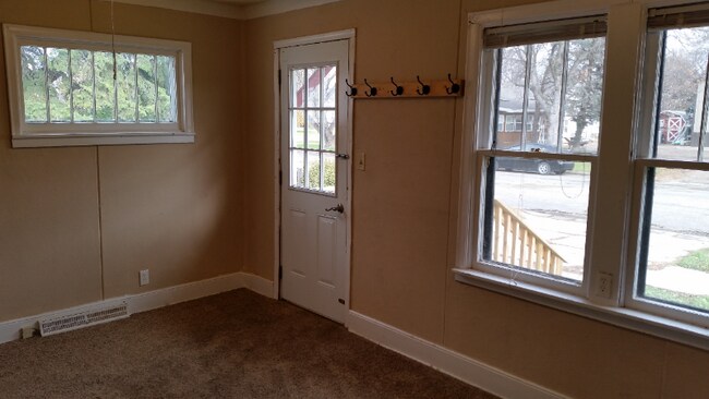 233 8th Ave NE in Valley City, ND - Building Photo - Building Photo