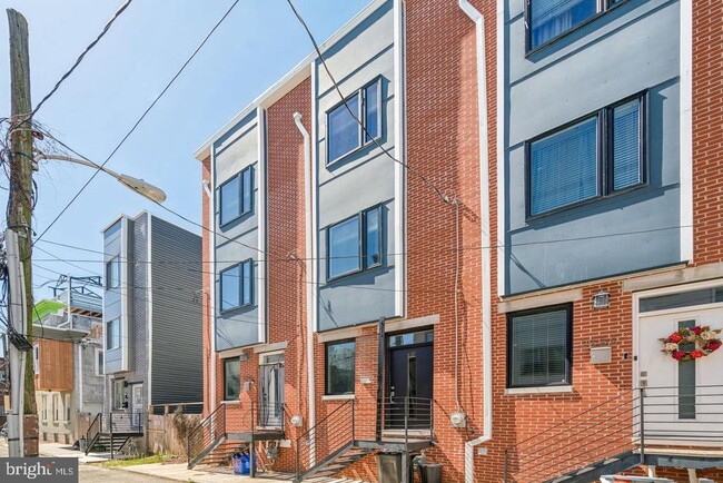 property at 2548 Arcadia St