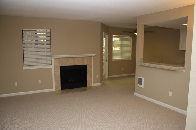 10232 SE Talbert St in Happy Valley, OR - Foto de edificio - Building Photo