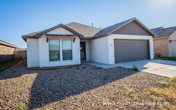 13407 Avenue R in Lubbock, TX - Foto de edificio - Building Photo