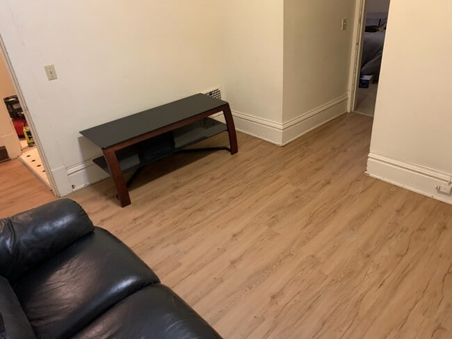 1224 Vilas Ave, Unit 2 in Madison, WI - Foto de edificio - Building Photo