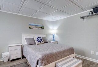 7246 Wrightsville Ave in Wilmington, NC - Foto de edificio - Building Photo