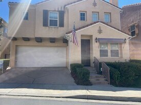 67 Calle Cataluna in Camarillo, CA - Building Photo