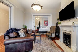 112 W Waldburg St in Savannah, GA - Foto de edificio - Building Photo