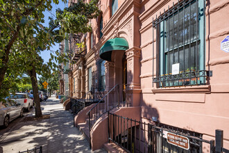 13 E 131st St in New York, NY - Foto de edificio - Building Photo