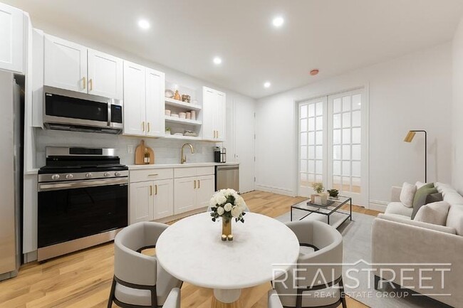 310 Linden St in Brooklyn, NY - Building Photo - Building Photo
