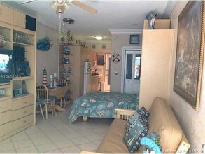 6494 Collins Ave-Unit -24 in Miami Beach, FL - Foto de edificio - Building Photo