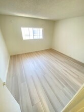 14942 Burbank Blvd in Los Angeles, CA - Building Photo - Building Photo