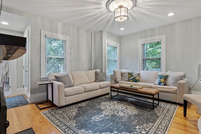 14 Saint James St in Newton, MA - Building Photo - Building Photo