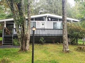 10 Donenfeld Dr in White Lake, NY - Building Photo