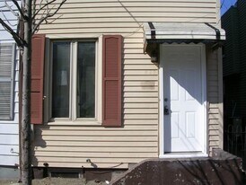 825 Anderson St in Trenton, NJ - Building Photo