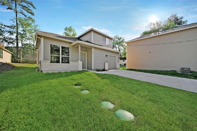 505 Navajo Dr in Montgomery, TX - Building Photo - Building Photo