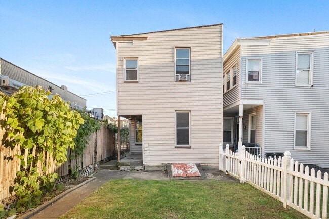 4431 Howley St in Pittsburgh, PA - Building Photo - Building Photo