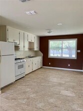 9 Tamarack Ave in McAllen, TX - Building Photo - Building Photo