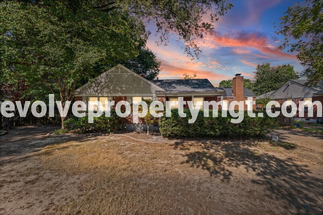 1139 Russwood Rd in Memphis, TN - Building Photo