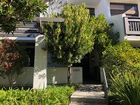 1546 Michael Ln in Pacific Palisades, CA - Building Photo