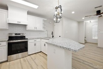 18 N 49th St in McAllen, TX - Building Photo - Building Photo