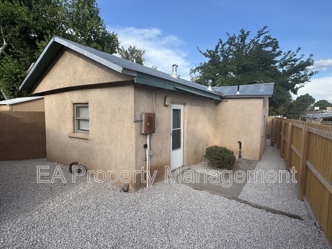 8906 Guadalupe Trail NW