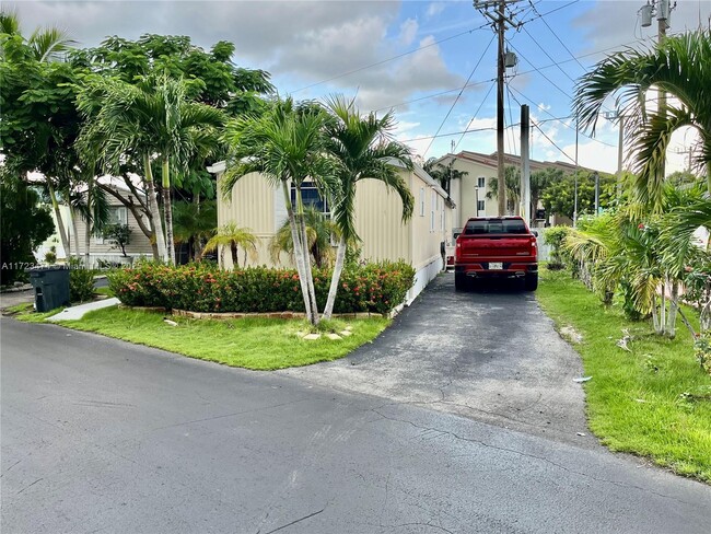 28501 SW 152nd Ave in Homestead, FL - Building Photo - Building Photo