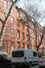 27 W 10th St in New York, NY - Building Photo - Building Photo