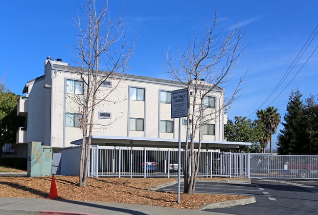26088 Kay Ave in Hayward, CA - Foto de edificio - Building Photo