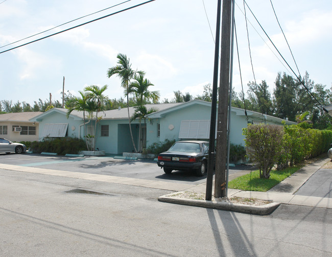 13165 Emerald Dr in Miami, FL - Building Photo - Building Photo