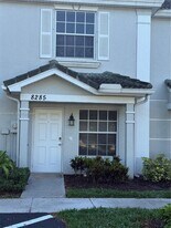 8285 Pacific Beach Dr in Ft. Myers, FL - Building Photo