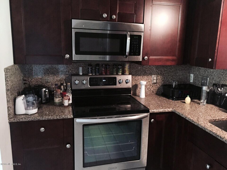 7703 Las Palmas Way in Jacksonville, FL - Building Photo