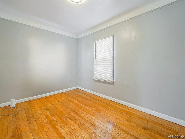 9744 Lakepointe St in Detroit, MI - Building Photo - Building Photo