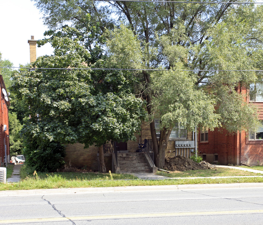 4097 Bathurst St in Toronto, ON - Building Photo