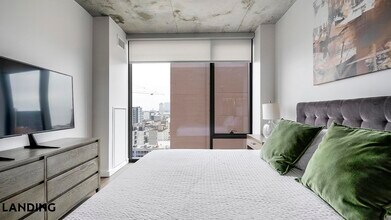 2010 West End Ave, Unit 914 in Nashville, TN - Foto de edificio - Building Photo