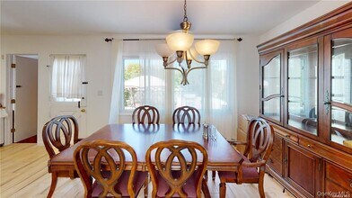 121 Woodward Pkwy in Farmingdale, NY - Building Photo - Building Photo