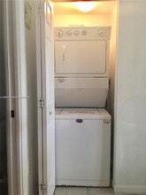 8999 NW 107th Ct in Doral, FL - Foto de edificio - Building Photo