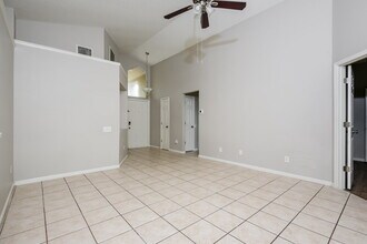 2845 Oak Shore Rd in Oviedo, FL - Building Photo - Building Photo