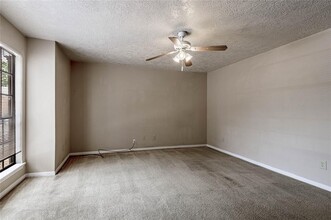 2402 Sycamore Ave in Huntsville, TX - Building Photo - Building Photo