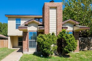 1115 Hemlock Ct in Desoto, TX - Building Photo