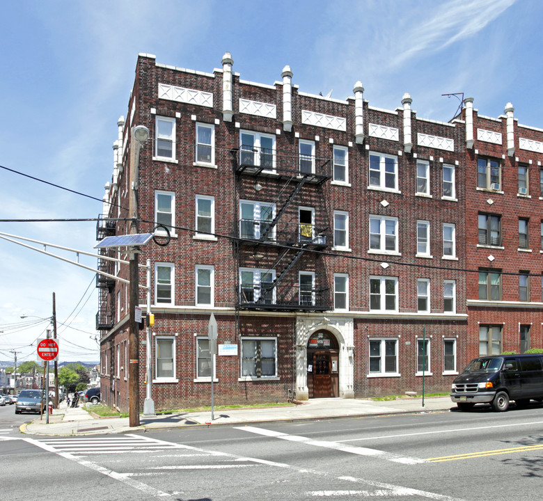 2267 John F Kennedy Blvd in Jersey City, NJ - Building Photo