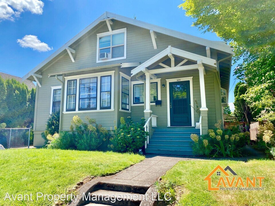 425 NE 70th Ave in Portland, OR - Building Photo