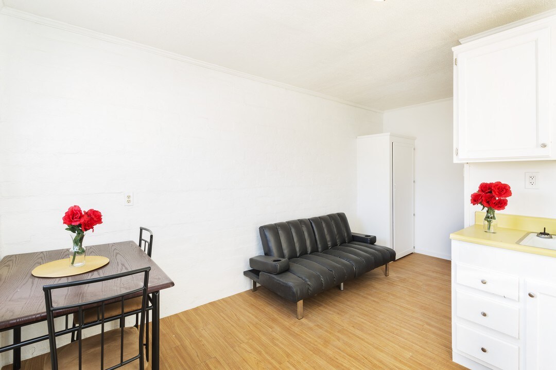 6598 Oasis Ave in Twentynine Palms, CA - Building Photo