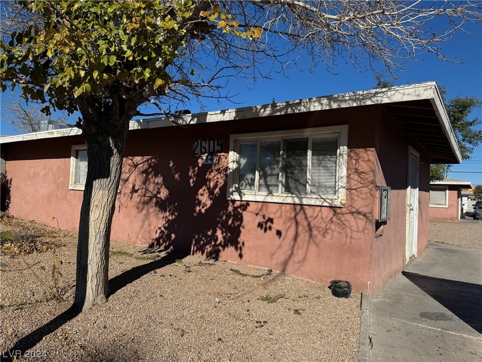 2605 E Cedar Ave in Las Vegas, NV - Building Photo