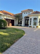 5031 Rustic Oaks Cir in Naples, FL - Building Photo