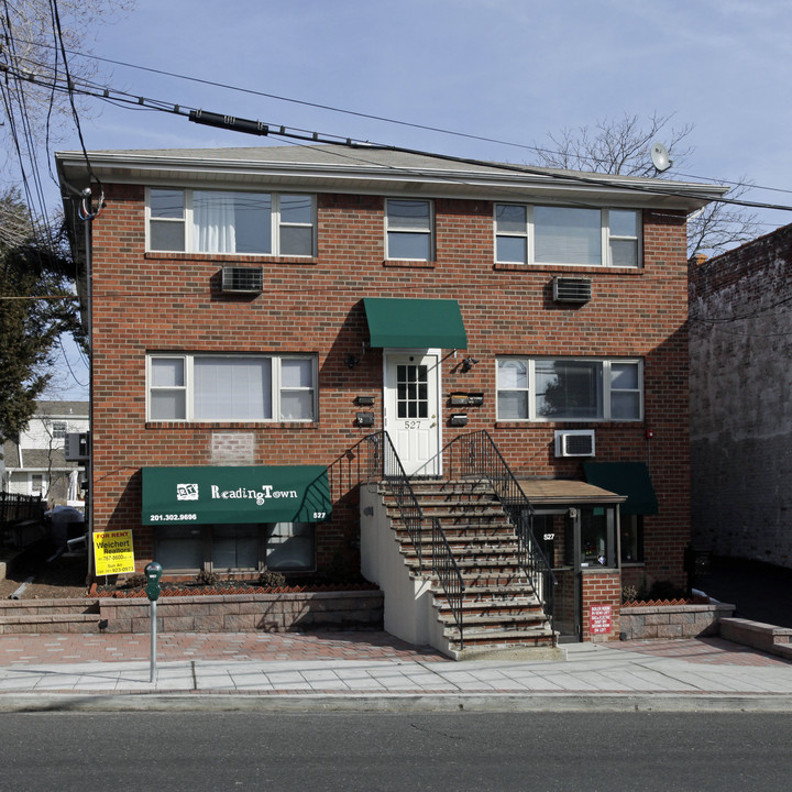 527 Main St in Fort Lee, NJ - Building Photo