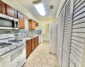 1120 NE 24th Terrace in Gainesville, FL - Building Photo - Building Photo