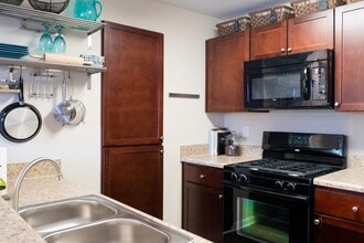 Kinstone Columns Drive in Marietta, GA - Foto de edificio - Building Photo