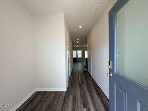 926 Clearhaven Ln in Fuquay Varina, NC - Foto de edificio - Building Photo