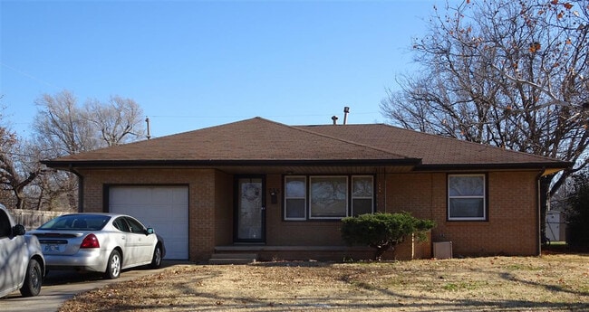 property at 735 Highland Pkwy