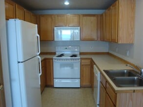 2427 SW Wickiup Ct in Redmond, OR - Building Photo - Building Photo