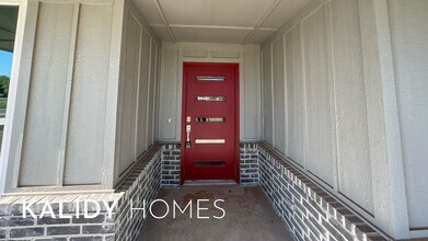 102 Olde Ml Rd in Jones, OK - Building Photo - Building Photo