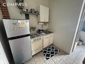 402 E 69th St in New York, NY - Building Photo - Building Photo