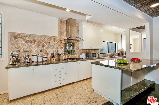 13952 Valley Vista Blvd in Los Angeles, CA - Building Photo - Building Photo